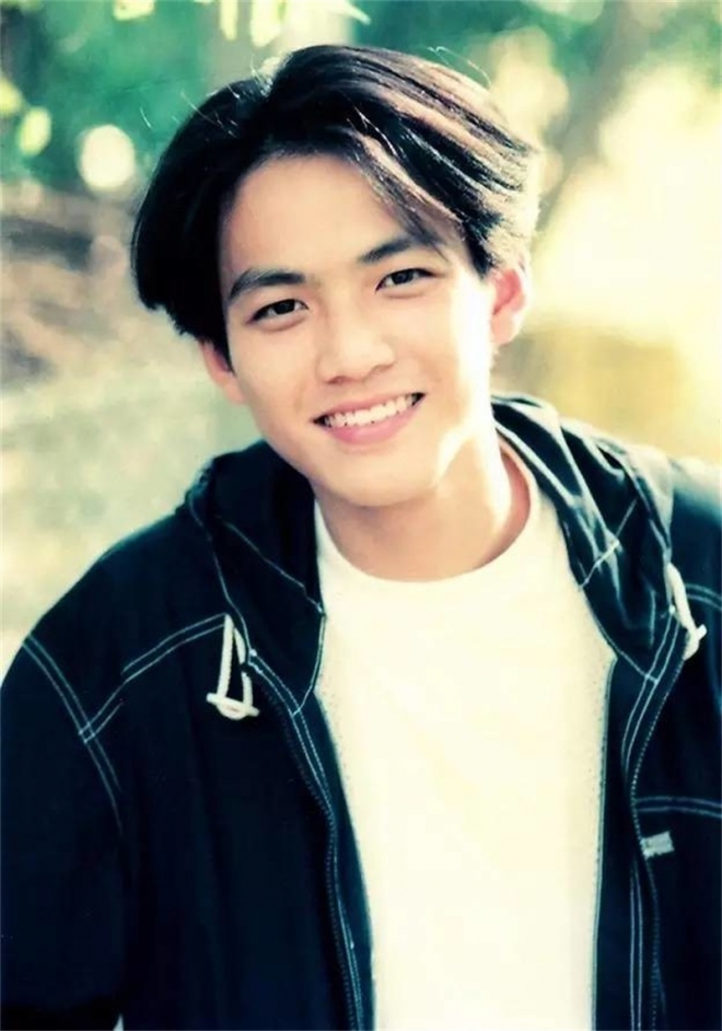 这些巨星年轻时候帅气照片，足以秒杀现在的小鲜肉十条街(3)