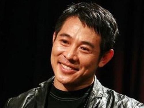 娱乐圈拥有私人飞机的8大明星！赵本山那架竟不是最贵的！(1)