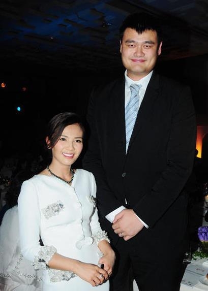 试问和姚明合影的明星阴影面积有多大？勾起矮个明星那些“痛”！(5)