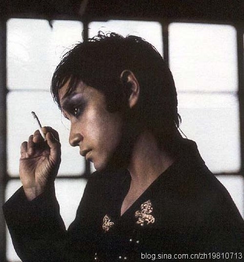 直击哥哥张国荣生前未公开的11张照片(2)