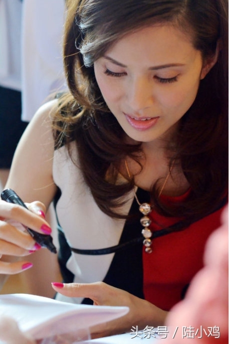 李若彤最经典的小龙女、语嫣，苦恋10年未果，年龄不祥至今未嫁(1)