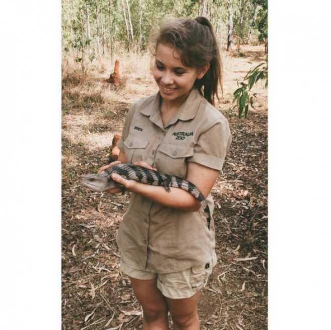 还记得秒杀贝爷的鳄鱼先生么？9年前死于毒刺，如今女儿继承衣钵(6)