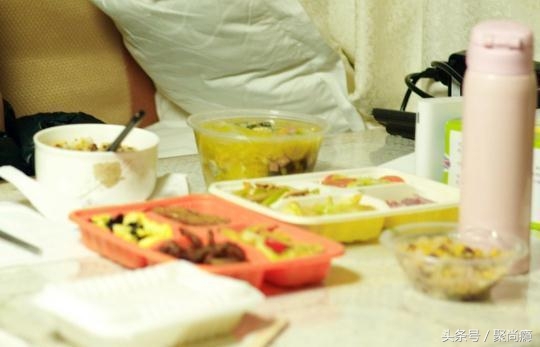 明星片场都吃些什么，看看他们光环背后普通的那一面(1)