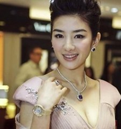 娱乐圈婚内出轨给老公戴绿帽的八位女星！(3)