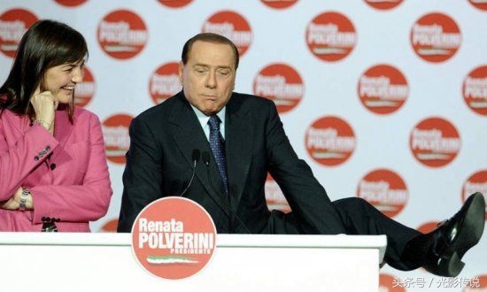 16张照片记录国外政要的经典尴尬表情(5)