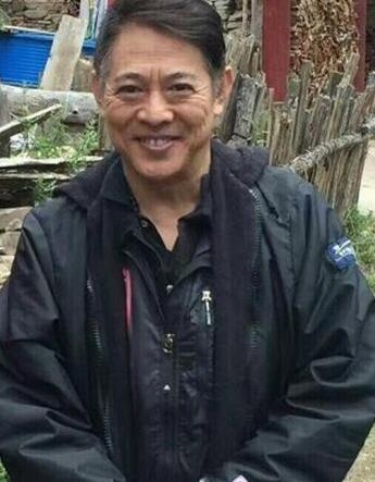 李连杰近照流出，面部变形容貌苍老无人识，憔悴得让人落泪(1)