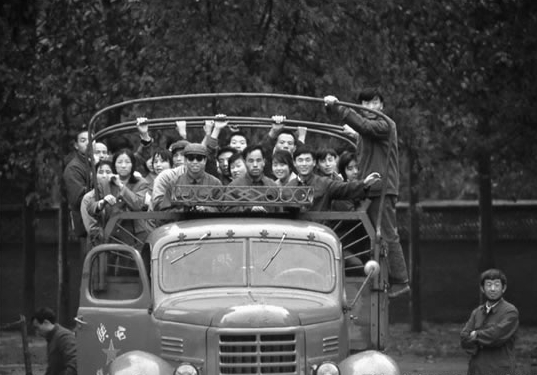 充满真善美的16张罕见照，最后一张的饭碗亮了(2)