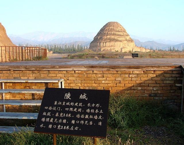 实拍中国最诡异王朝墓地，被称东方金字塔，连鸟兽都对其心存敬意(2)