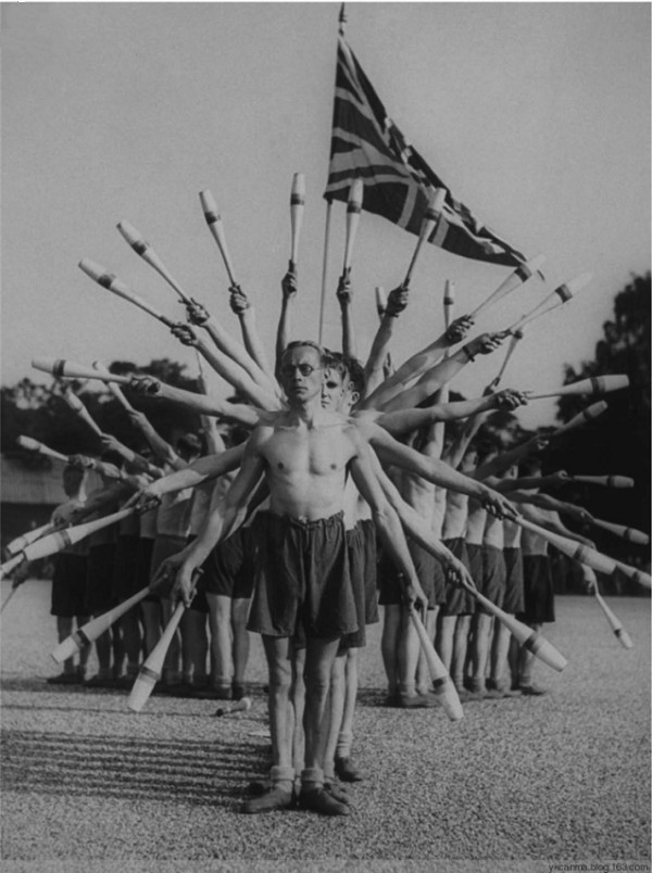 原来歪果仁会玩不是一天两天了，至于怎么玩，看看老照片就知道了(1)