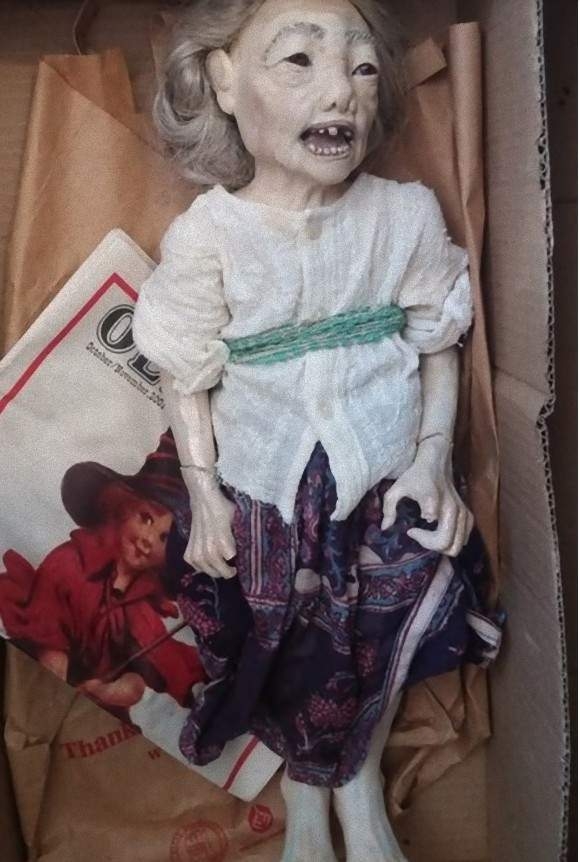 男子搬进了新家后，地下室的场景吓得他腿软了！(2)