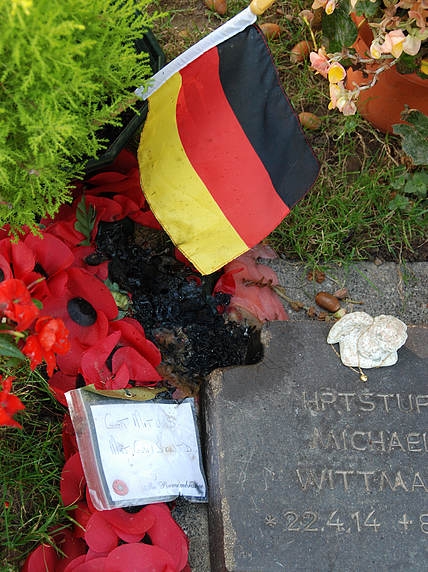 实拍最‘悲凉’德军公墓：后世不得立碑，魏特曼墓前寄语让人动容(5)