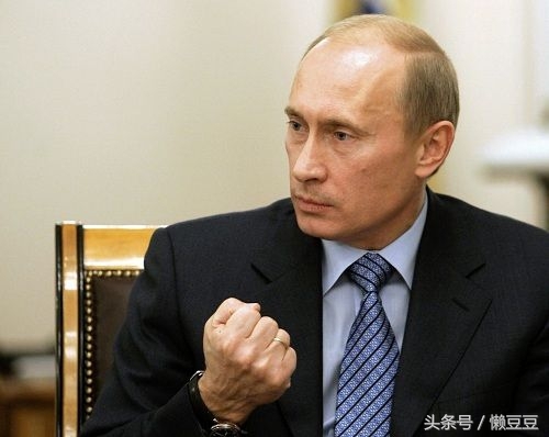 普京克格勃罕见旧照：跑龙套为领导人提包，乔装游客红场当“托”(1)