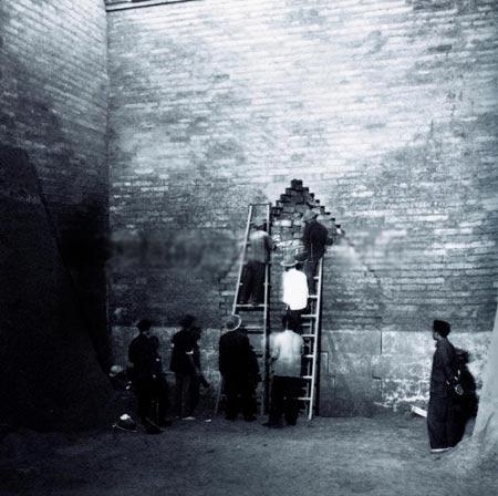 1956年，5位考古专家挖开明定陵，发现一件价值连城的宝物(1)