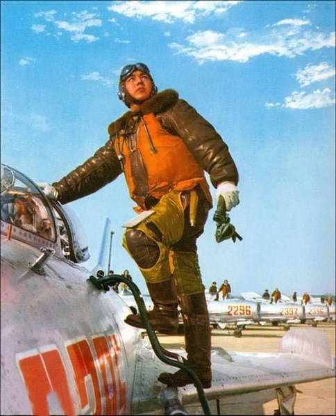 为了对付美国的空军轰炸，70年代解放军空军苦练歼6追击B52(2)