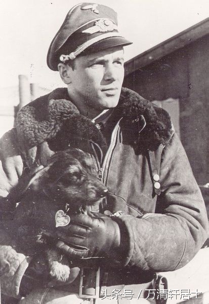 二战德军军官们和他们的宠物，不过最令他们忌惮的是苏联反坦克犬(1)