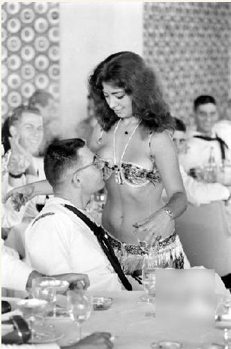 为国献身：慰问美军的菲律宾美女(3)