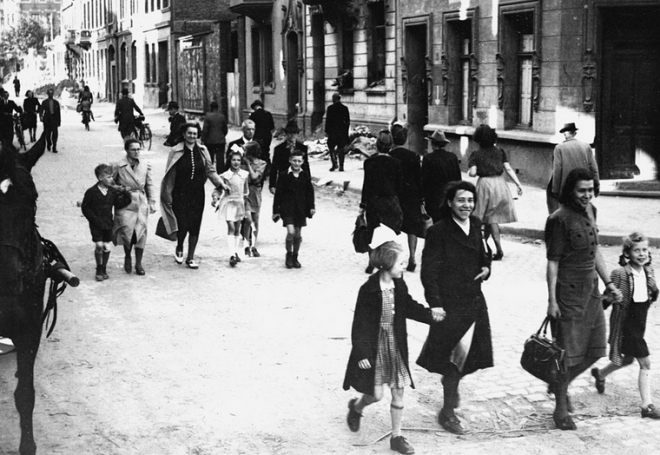 二战时，德国被盟军占据后的真实状况(3)