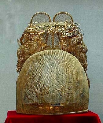 1956年，5位考古专家挖开明定陵，发现一件价值连城的宝物(3)