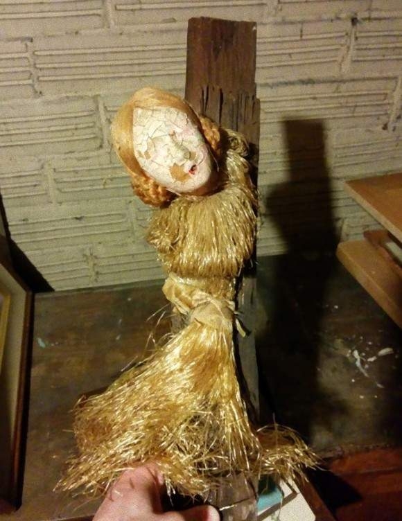 男子搬进了新家后，地下室的场景吓得他腿软了！(3)