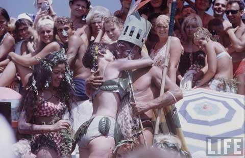 老照片：60年代前苏联豪放的沙滩景象(1)