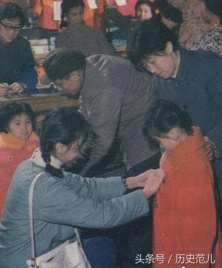 上世纪80年代，人们这样逛商店买东西，去饭店吃饭(3)