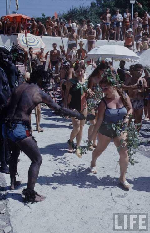 老照片：60年代前苏联豪放的沙滩景象(1)