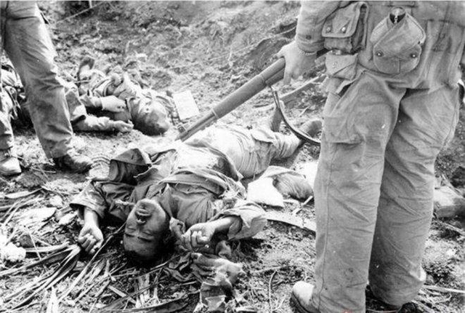 二战中，美国大兵和日本兵交战的真实历史照片(1)