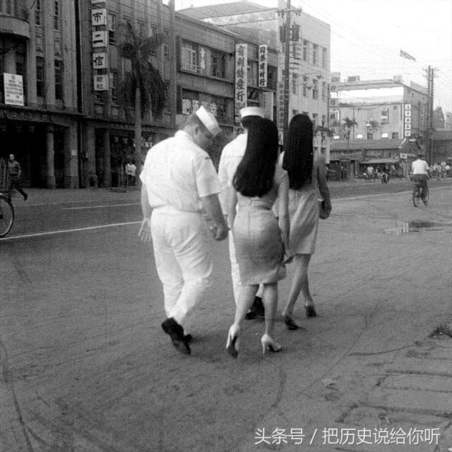 1950年，美国大兵在台湾，迅速与台湾女子“打成一片”(3)