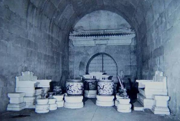 万历皇帝尸骨怪异的姿势，直击定陵发掘现场(4)