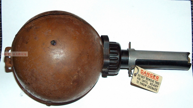 英国反坦克手榴弹像灯泡，满身毛病却生产250万枚(5)