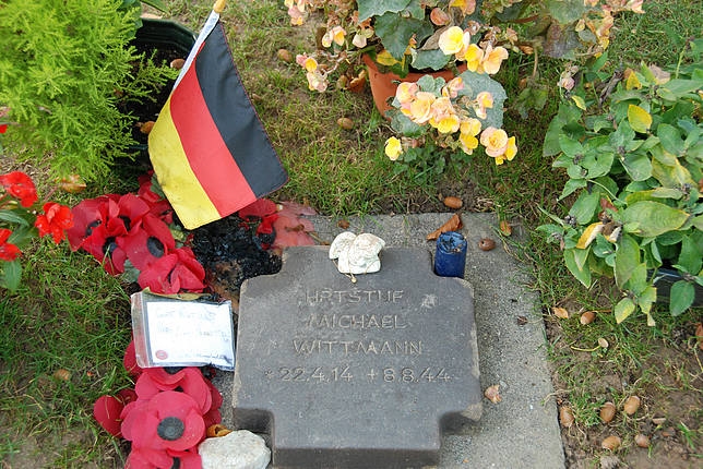 实拍最‘悲凉’德军公墓：后世不得立碑，魏特曼墓前寄语让人动容(5)