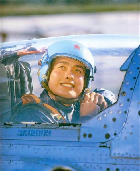 为了对付美国的空军轰炸，70年代解放军空军苦练歼6追击B52(3)