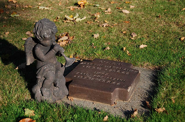 实拍最‘悲凉’德军公墓：后世不得立碑，魏特曼墓前寄语让人动容(4)