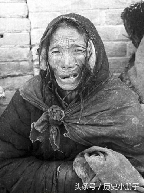 心痛：美国记者镜头下真实的河南饥民吃树皮老照片(2)