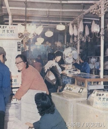 上世纪80年代，人们这样逛商店买东西，去饭店吃饭(3)
