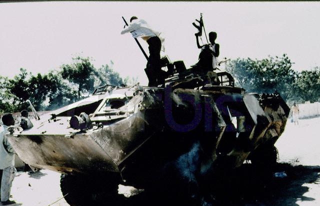 17张罕见照，直击真实版黑鹰坠落的血腥现场(6)