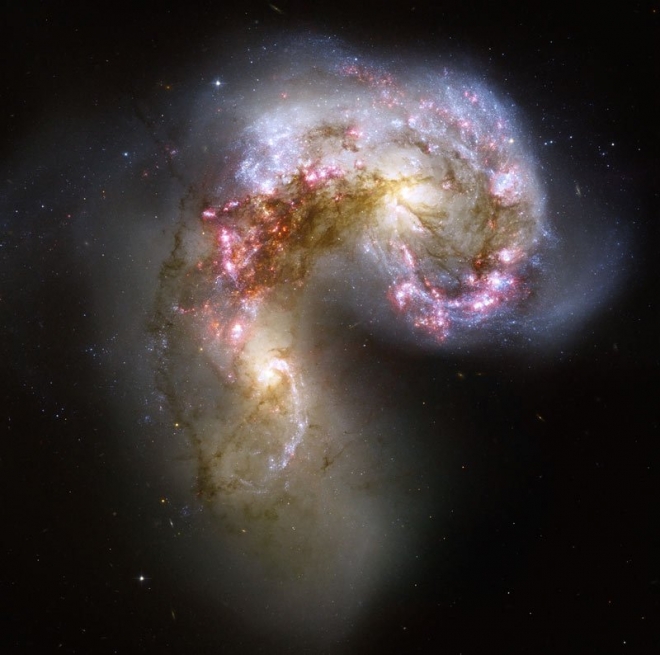哈勃望远镜传回令人震撼的宇宙景象(3)