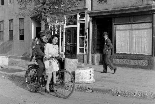 实拍 日本投降后一位美国大兵与日本漂亮情人的“浪漫生活”(2)