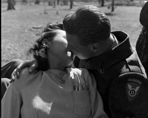 实拍 日本投降后一位美国大兵与日本漂亮情人的“浪漫生活”(2)