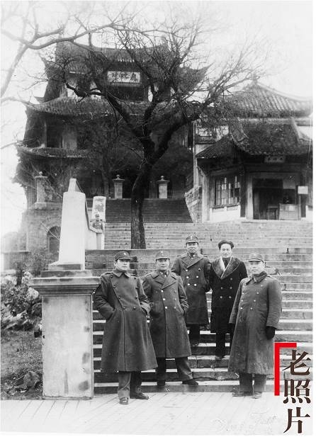 蒋介石心腹爱将、黄埔系抗日英烈、北大历史系肄业的张灵甫老照片(2)