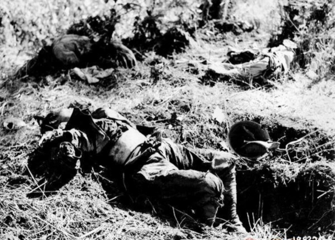 二战中，美国大兵和日本兵交战的真实历史照片(2)