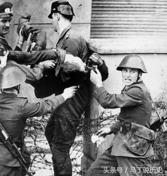 实拍那些年的东德人怎样前往西德，跳楼，挖地道，开车撞墙(1)