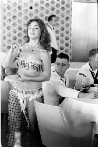 为国献身：慰问美军的菲律宾美女(1)