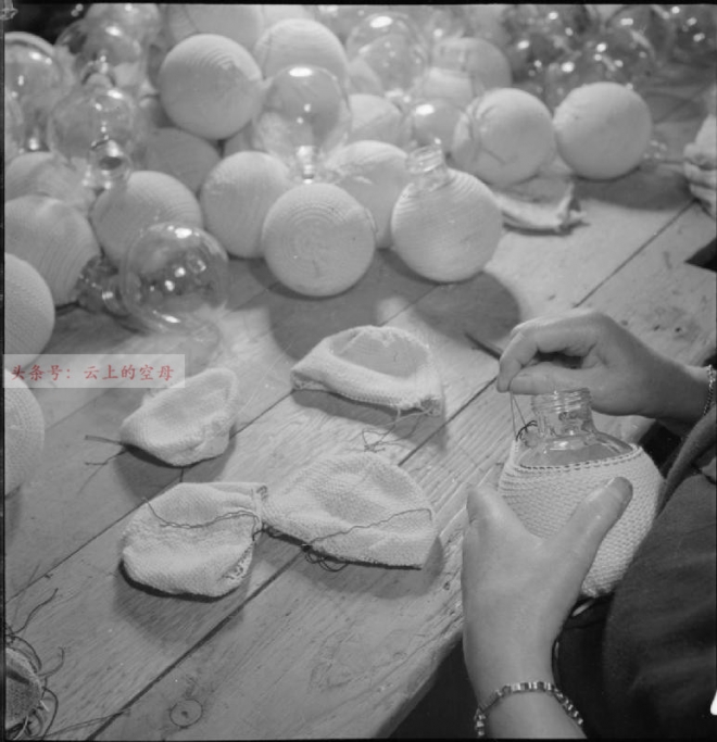 英国反坦克手榴弹像灯泡，满身毛病却生产250万枚(4)