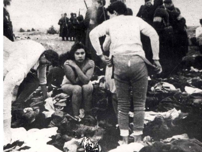 10张老照片反应纳粹士兵对犹太妇女的罪行：强迫脱光后集体屠杀(3)