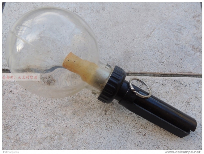 英国反坦克手榴弹像灯泡，满身毛病却生产250万枚(1)