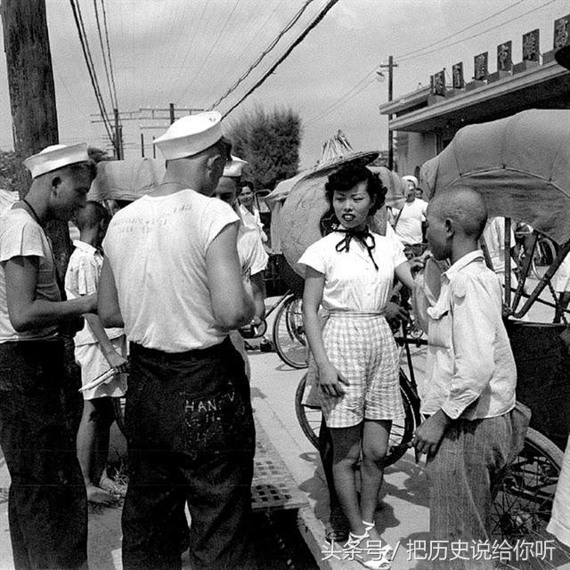 1950年，美国大兵在台湾，迅速与台湾女子“打成一片”(1)