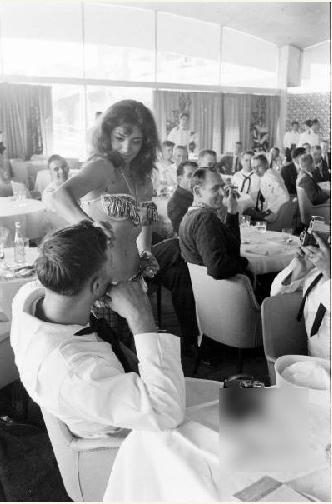 为国献身：慰问美军的菲律宾美女(4)