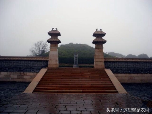直击六位亡国之君的陵墓，与吴三桂的墓地相比，简直太逊色了；(2)