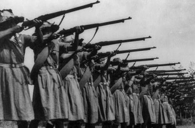 二战中的中国女兵，看起来英姿飒爽，最后一张让人感慨(3)